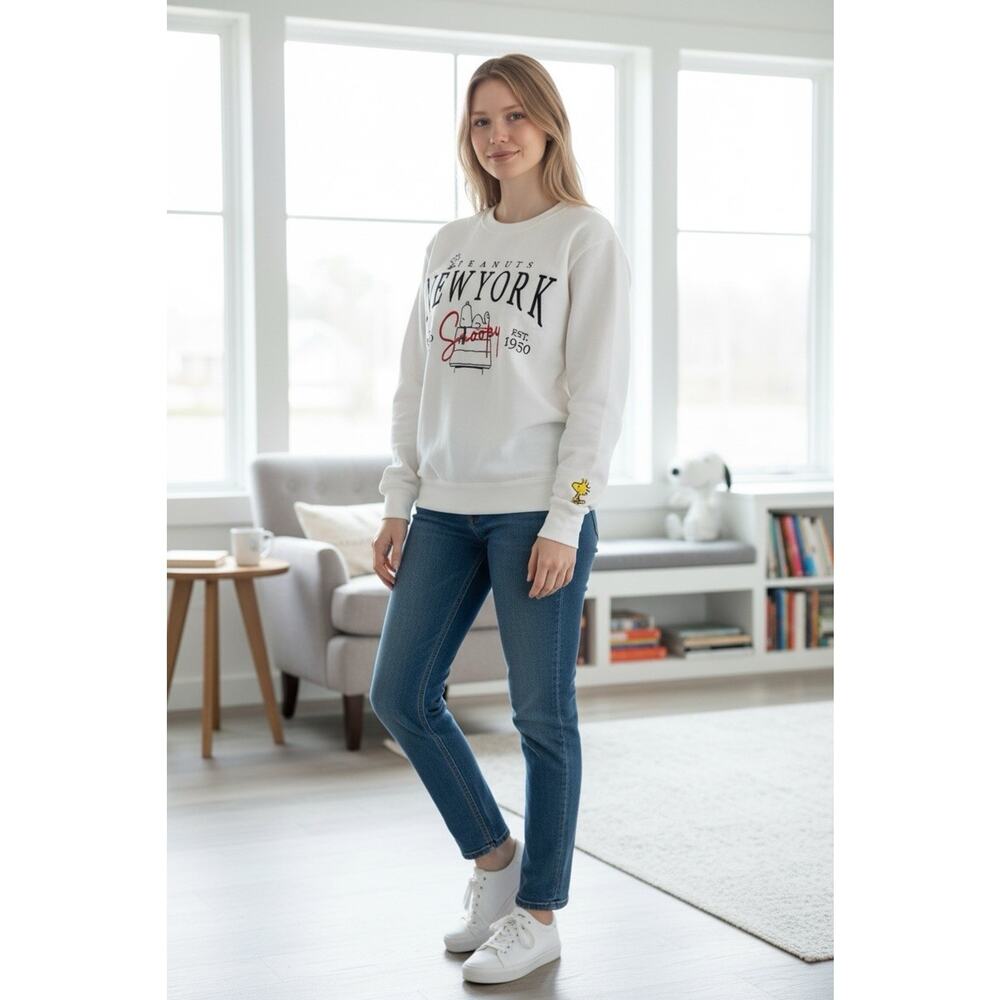 *NWT* XL PEanuts Snoopy Women's Embroidered Sweatshirt Extra LARGE Ivory